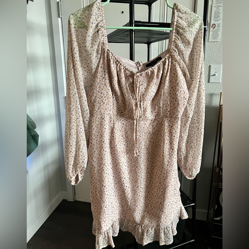 Forever 21 - Blush pink long sleeve mini floral dress - size M
